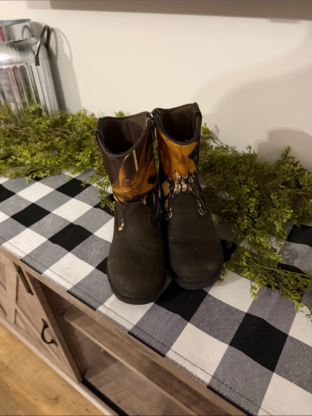 Boys sz 12 genuine leather and camo 3M thinsulate work boots